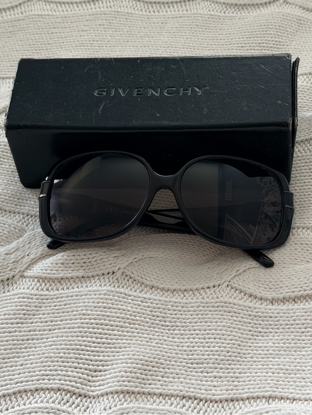 Givenchy Black Women's Rectangular Sunglasses with Logo Temples | SGV691
